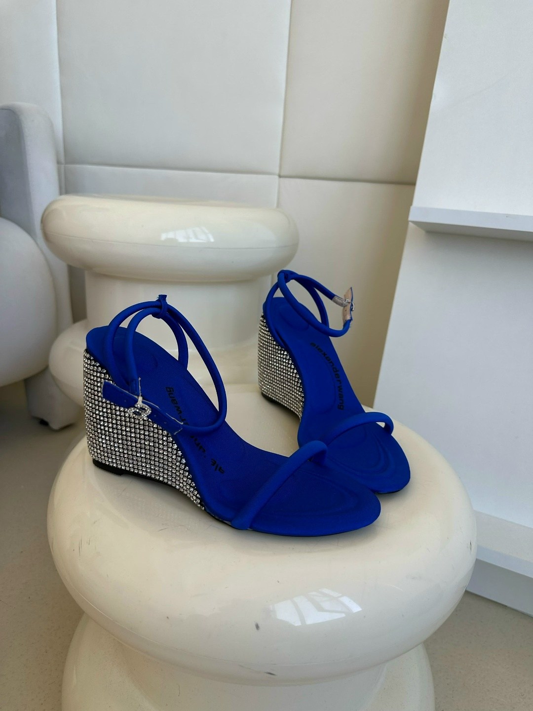 женские босоножки,модные босоножки,синие босоножки на платформе,синие замшевые босоножки,бело синие босоножки