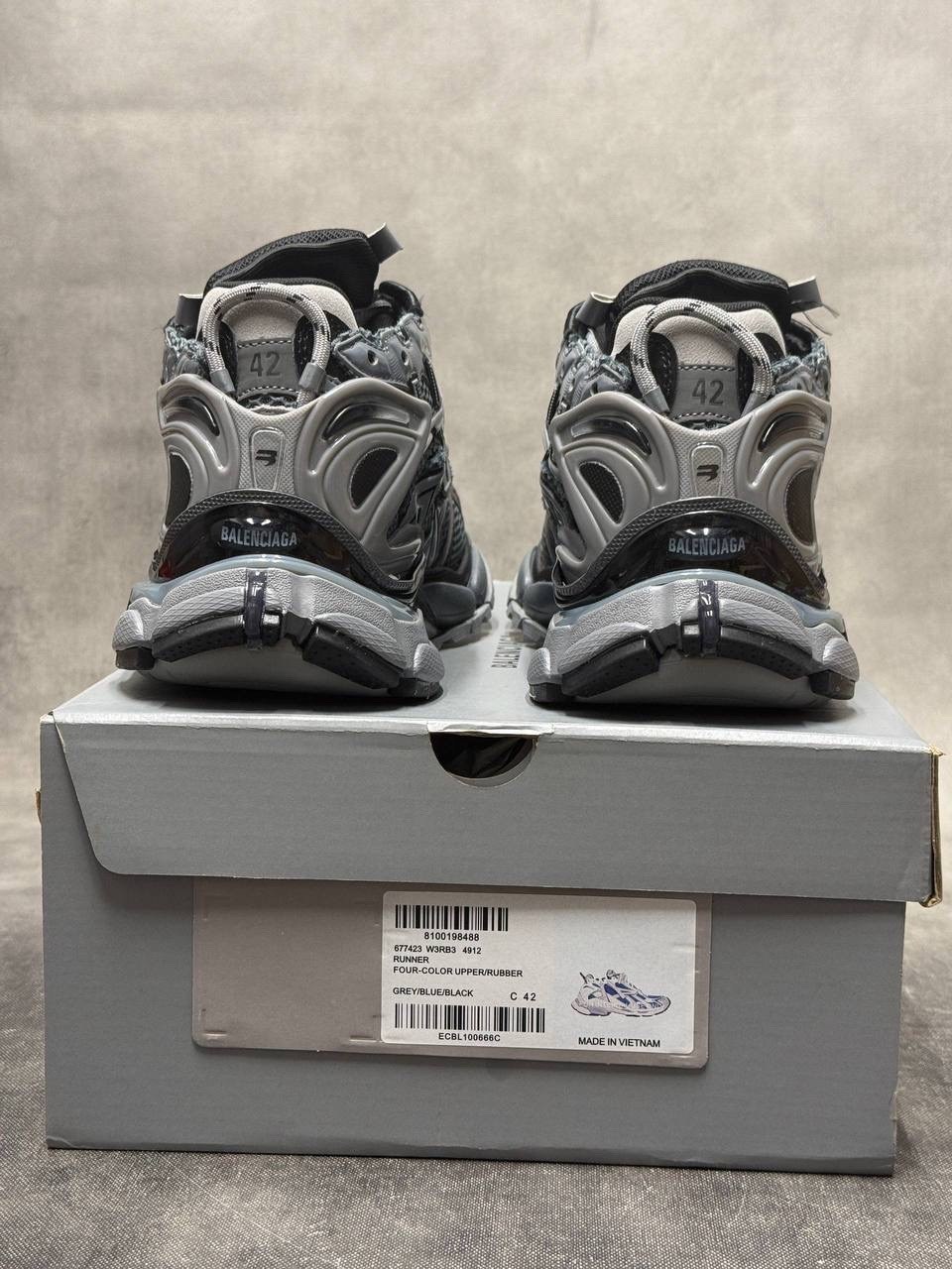 мужские кроссовки balenciaga runner темно-серые,черные серые мужские кроссовки runner balenciaga,balenciaga runner sneaker dark grey & black,кроссовки balenciaga runner,кроссовки balenciaga runner dar