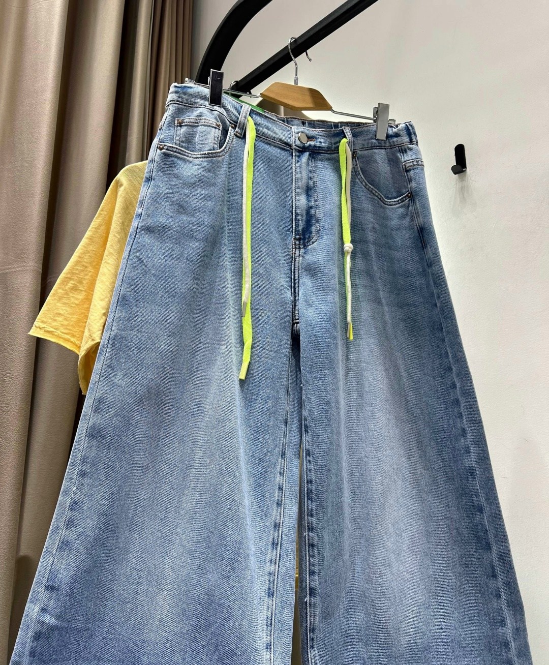 джинсы широкие,женские джинсы,брюки джинсы,стильные джинсы,брюки джинс