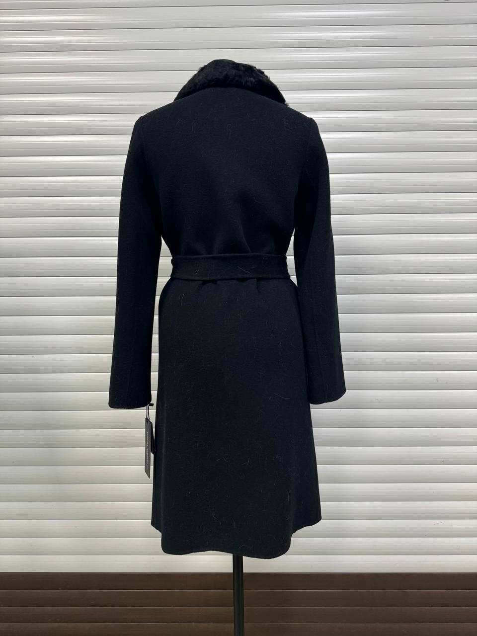 итальянское пальто с мехом каракульчи,шуба fursini каракуль с английским воротником цвет черный длина 110см,шуба из каракуля черная,пальто из каракуля с норковым воротом,пальто с каракулем