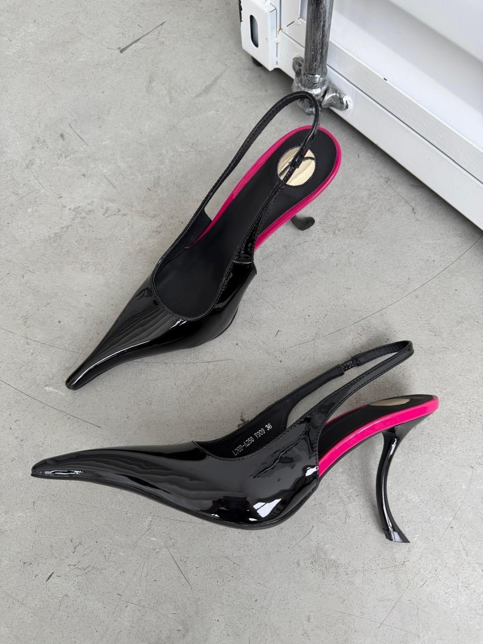 ,туфли saint laurent,лакированные туфли,женские туфли на высоком каблуке черные с металлическим острым носком,туфли лодочки женские
