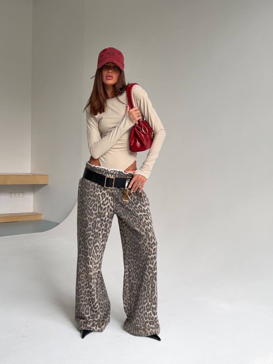 мода модная,модные брюки,одежда современная,леопардовые джинсы