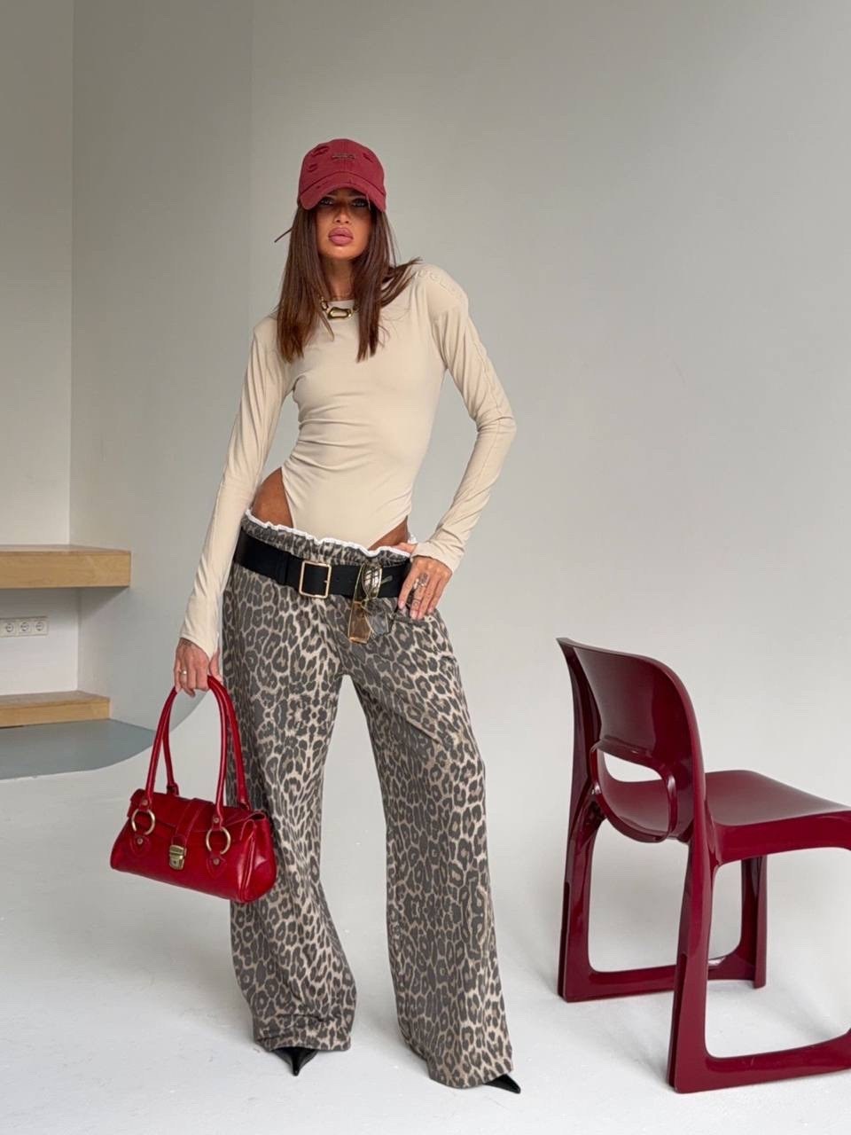 мода модная,модные брюки,одежда современная,леопардовые джинсы