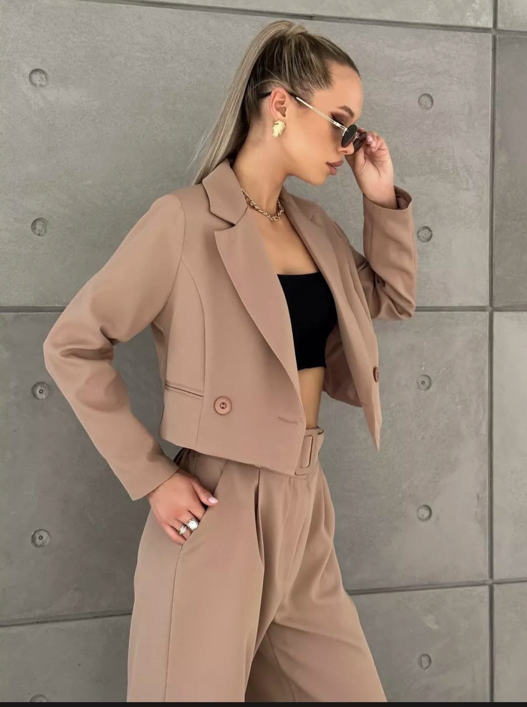 костюм женский брючный деловой,бежевый костюм,костюм брючный деловой с пиджаком,костюм брючный деловой с пиджаком misschus,брючный костюм