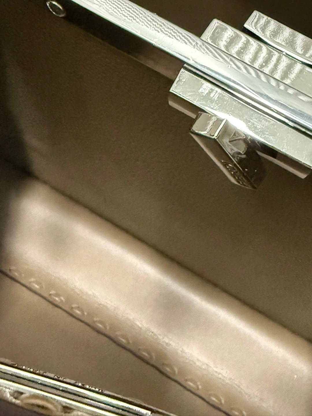 женская сумка fendi,сумка fendi,женская бежевая сумка fendi peekaboo mini,сумка fendi peekaboo фенди,сумка fendi peekaboo