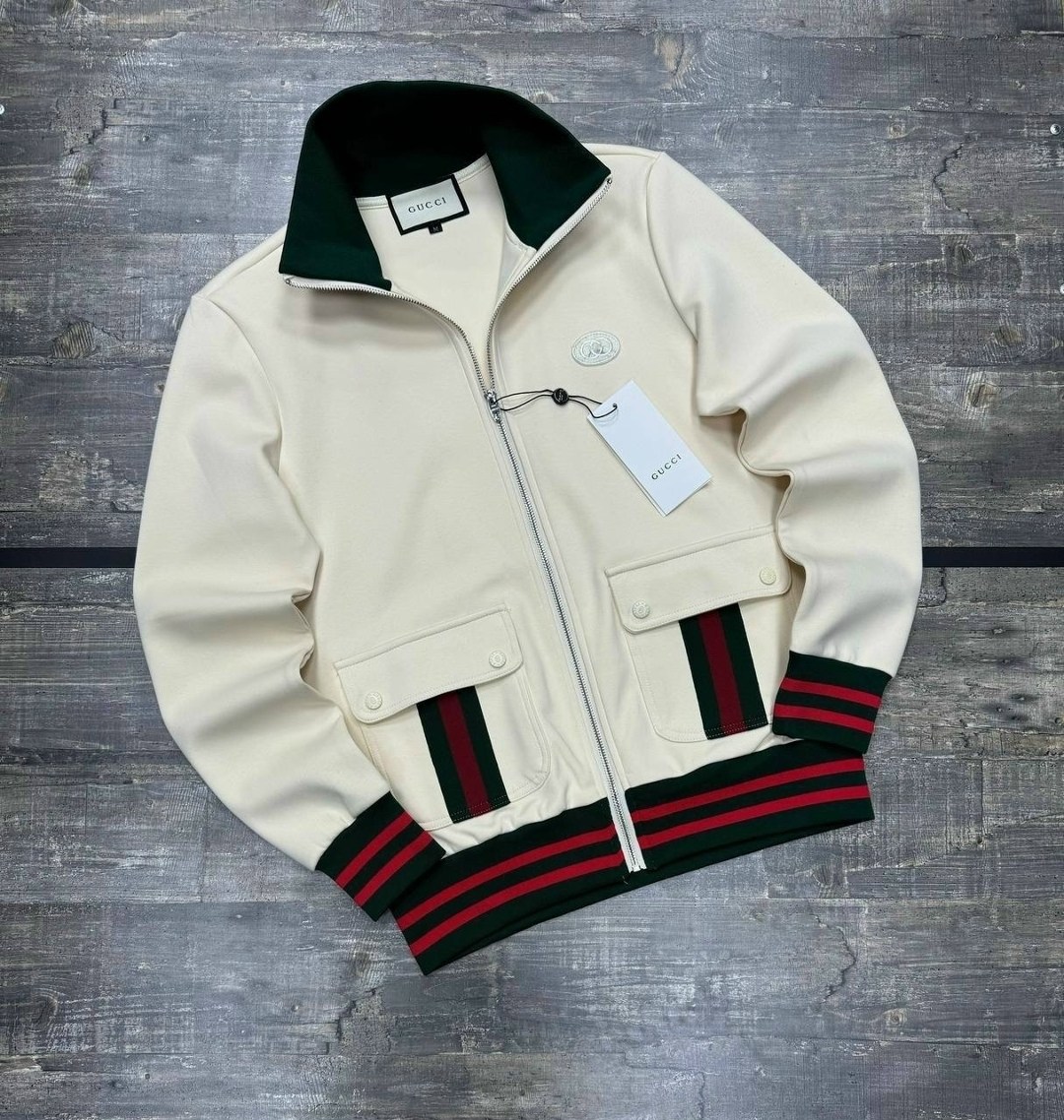 костюм спортивный gucci,спортивный костюм гуччи белый мужской,белый спортивный прогулочный костюм гуччи gucci,мужская мода,костюм спортивный мужской