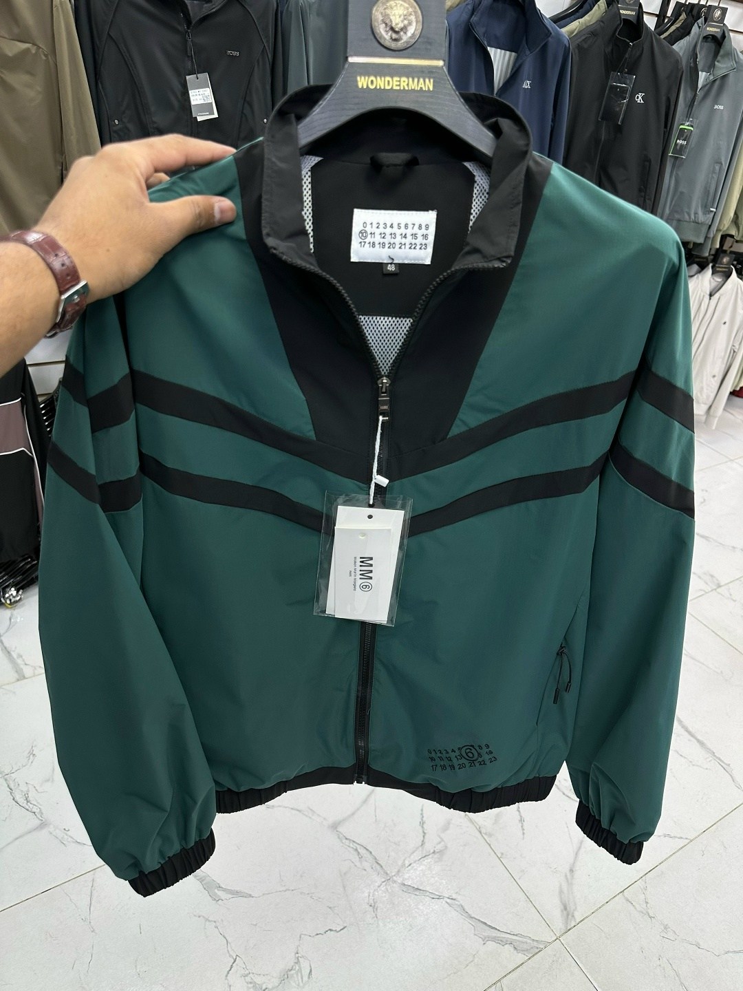 куртка спортивная,куртка,спортивные костюмы,ветровка