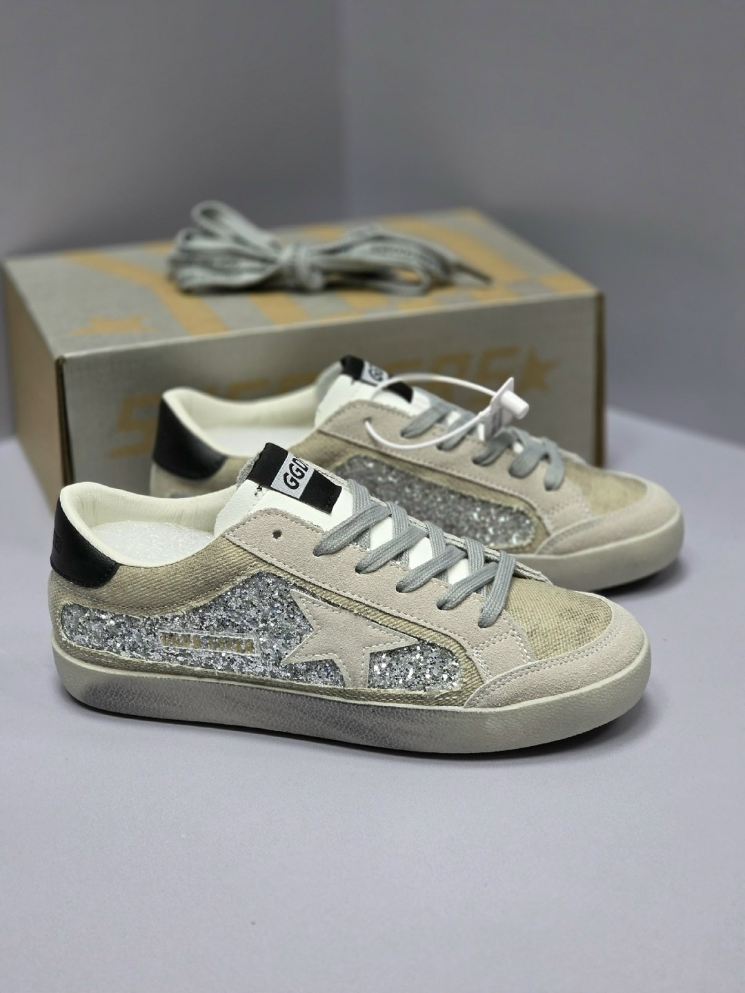golden goose кеды v-star с блестками серебристый,golden goose кеды super-star с блестками серебристый,golden goose кеды hi star с блестками белый,низкие кеды ball-star glitter golden goose,кеды golden