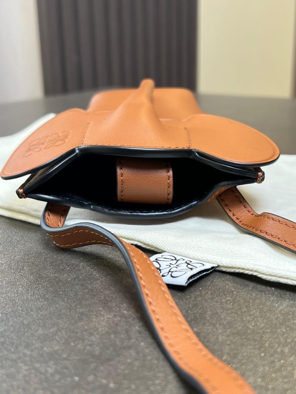 сумка слоник,кожаная сумка через плечо elephant pocket loewe,loewe сумка elephant,loewe elephant bag,loewe сумка на плечо