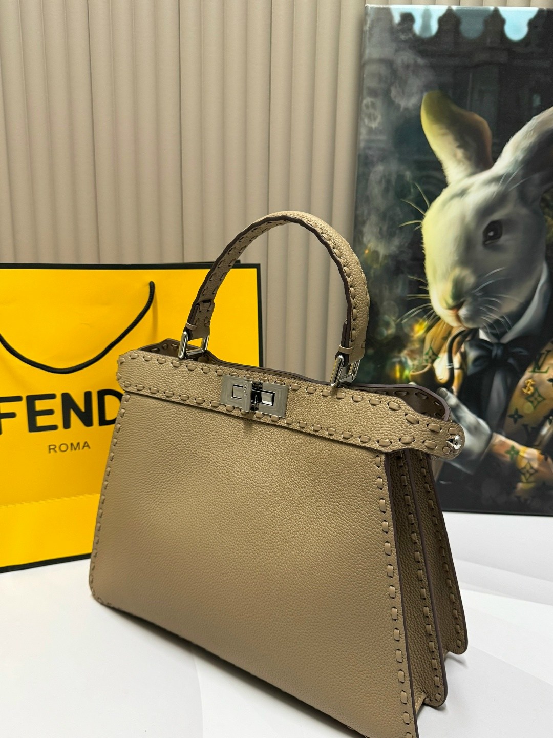 женская сумка fendi,сумка fendi,женская бежевая сумка fendi peekaboo mini,сумка fendi peekaboo фенди,сумка fendi peekaboo