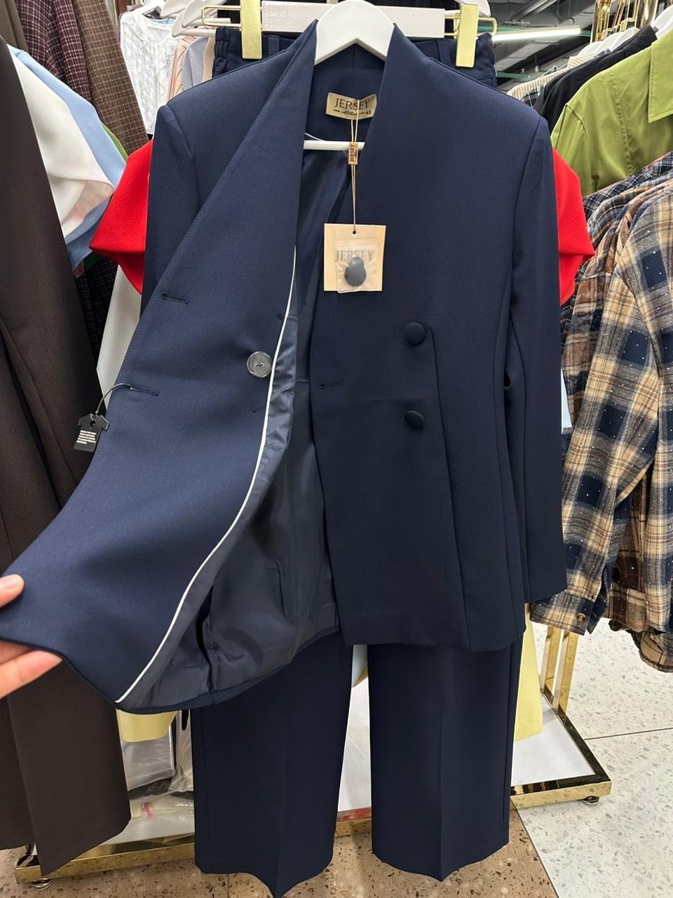 брючный костюм,белый брючный костюм,женский брючный костюм,стильные костюмы,классический костюм белый