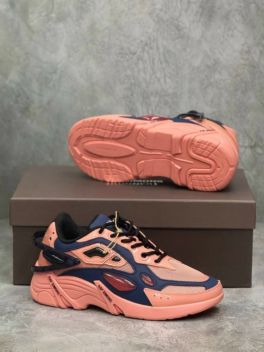 кроссовки raf simons cylon-21 розовый,кроссовки raf simons,кроссовки raf simons лососево-розовый,кроссовки raf simons cylon 21,кроссовки adidas raf simons x ozweego 'tactile rose' розовый