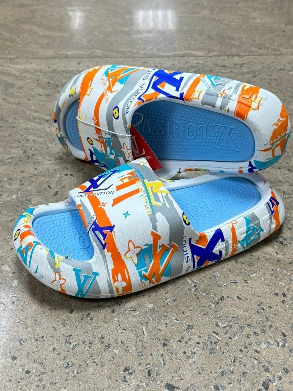 шлепанцы женские луи виттон,луи виттон шлепки женские,шлепанцы женские,модные тапочки,пляжная
