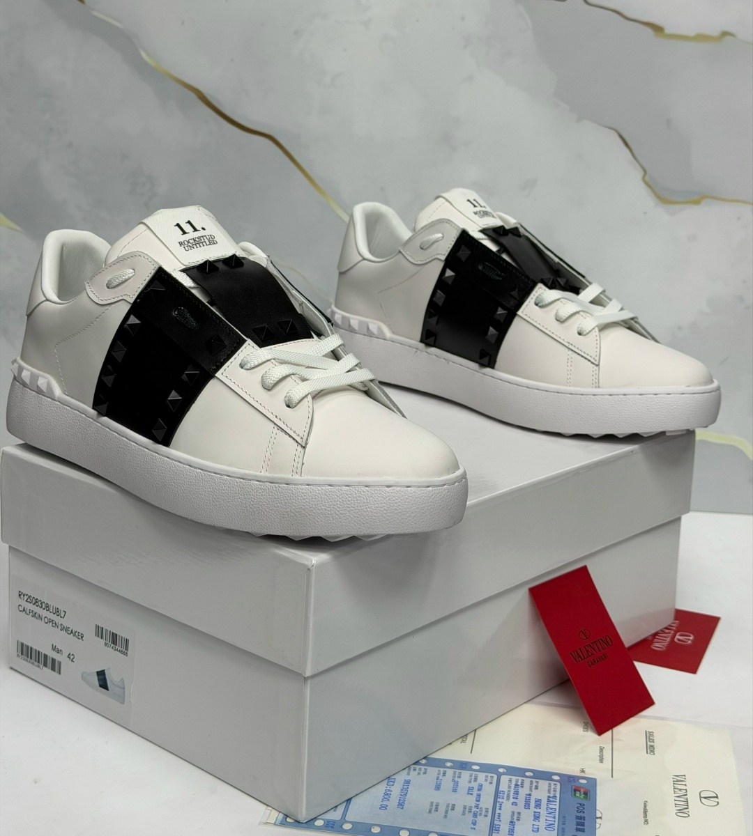 ,кроссовки valentino,валентино ,валентино кроссовки,бело-черные женские кожаные кроссовки rockstud untitled valentino garavani