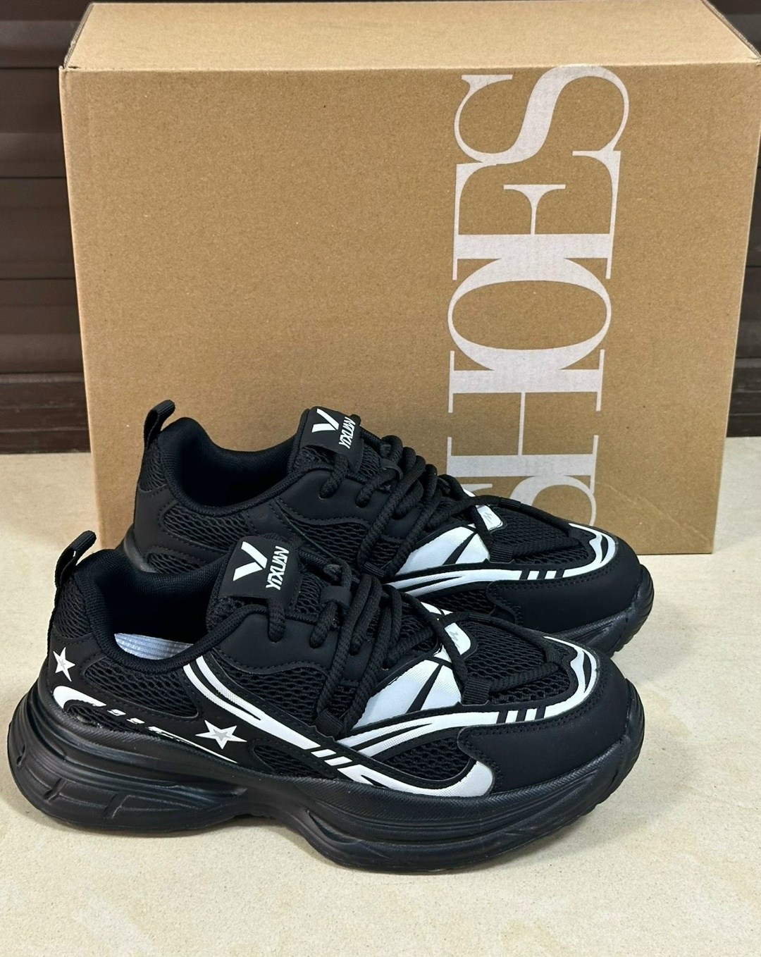 кроссовки женскиe,массивные кроссовки,черные кроссовки,,спортивная