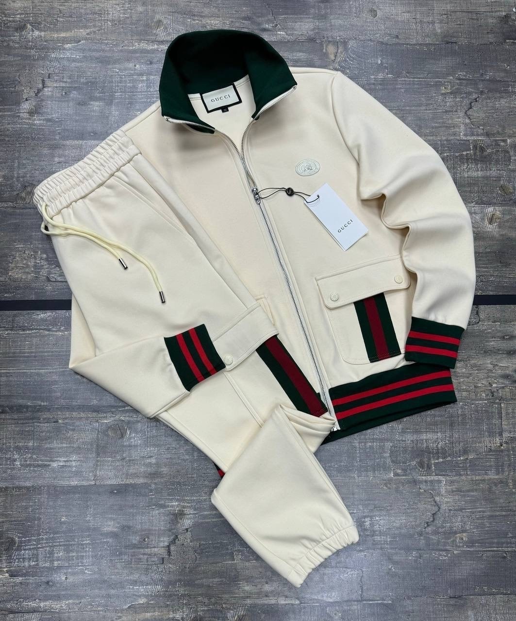 костюм спортивный gucci,белый спортивный прогулочный костюм гуччи gucci,костюм спортивный мужской,костюм gucci,спортивный костюм гуччи мужской