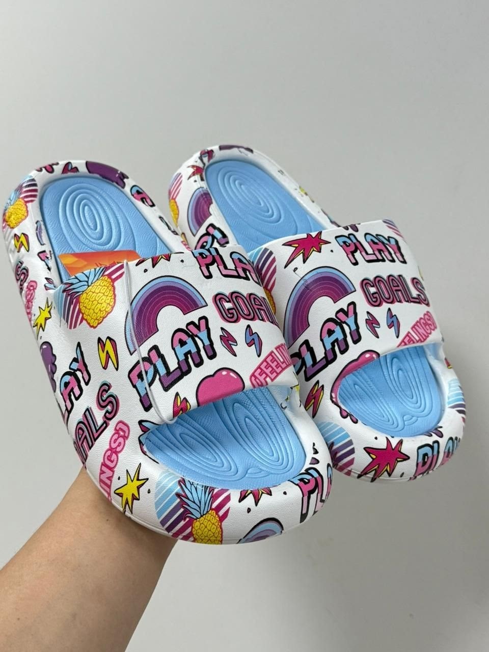 ,женские шлепанцы,модные шлепанцы,тапочки модные,летние тапочки