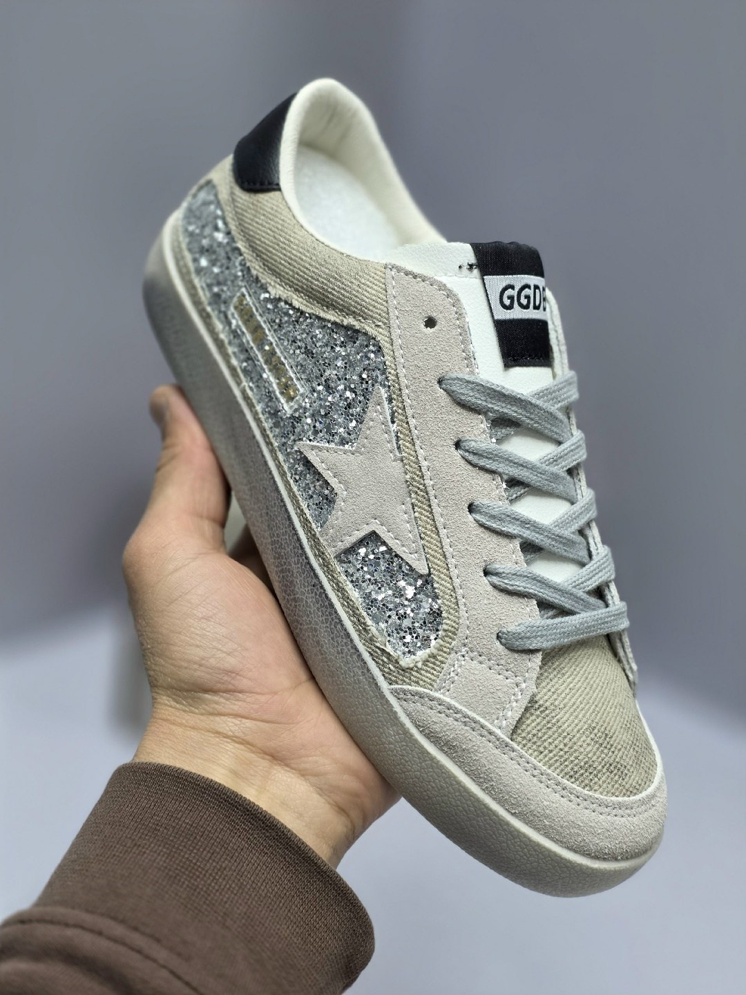 golden goose кеды v-star с блестками серебристый,golden goose кеды super-star с блестками серебристый,golden goose кеды hi star с блестками белый,низкие кеды ball-star glitter golden goose,кеды golden
