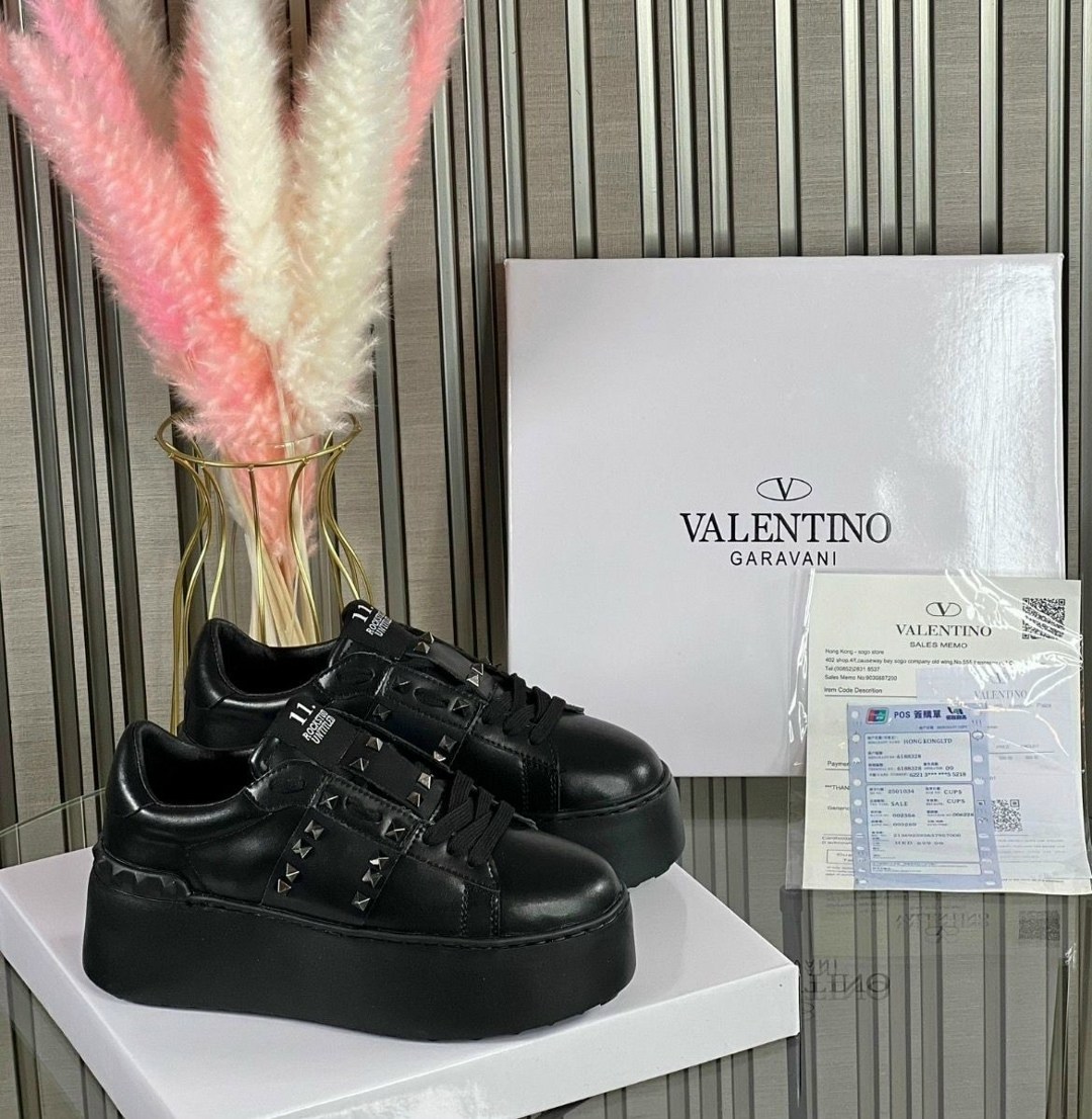 кроссовки valentino,valentino кроссовки женские,кеды valentino женские,женские белые кроссовки valentino garavani rockstud,женские кожаные кроссовки valentino rockstud white with pink