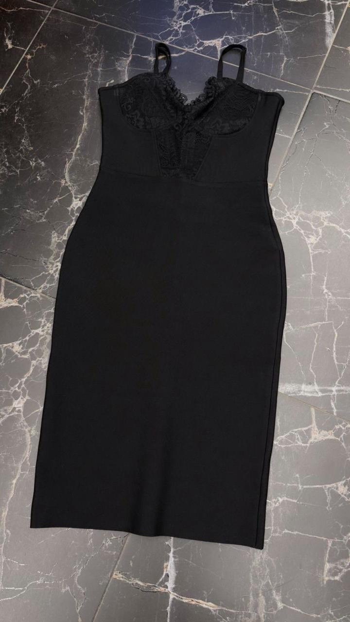 вырез платья,платье черный,платье на бретелях,вечернее платье,облегающее платье