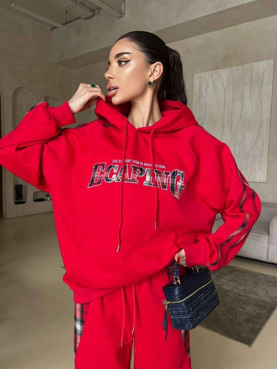 женский красный костюм miu miu,красный женский костюм,спортивный женский костюм красный,женский спортивный костюм,спортивный костюм