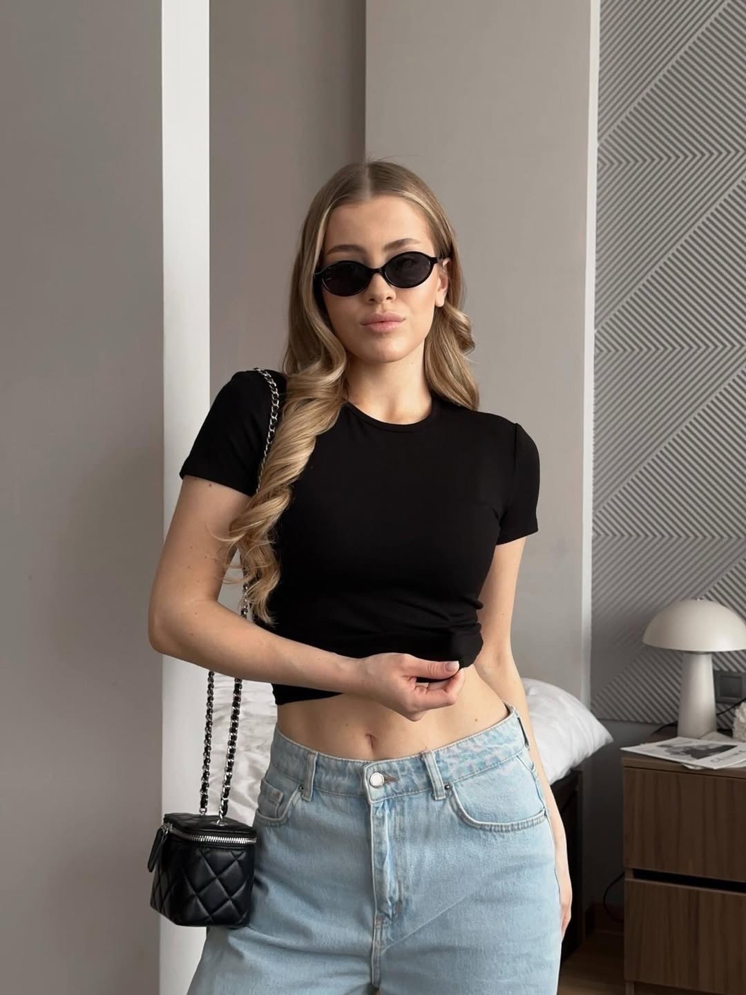 футболка skims базовая облегающая kamilek,футболка skims базовая облегающая kamilek 396651826,футболка топ укороченная базовая облегающая,футболка скимс укороченная базовая облегающая,женская футболка