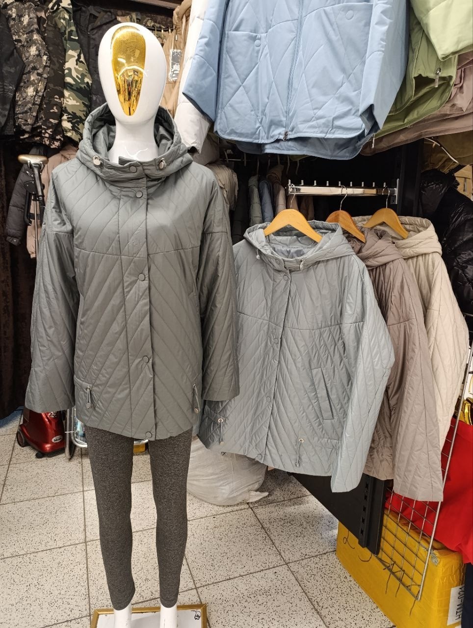 женская демисезонная куртка,демисезонная куртка,куртка женская,демисезонная стеганая куртка с капюшоном,куртка стеганая