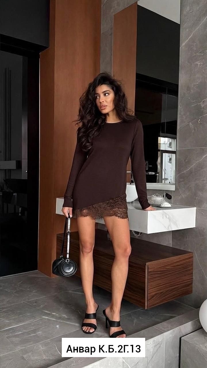 платье с кружевами,платье кружевное,модное платье с кружевными вставками,платья удлиненные кружевом,платье с кружевом на подоле