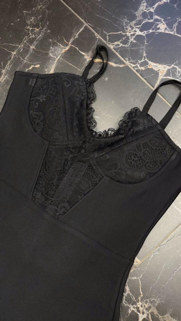 вырез платья,платье черный,платье на бретелях,вечернее платье,облегающее платье