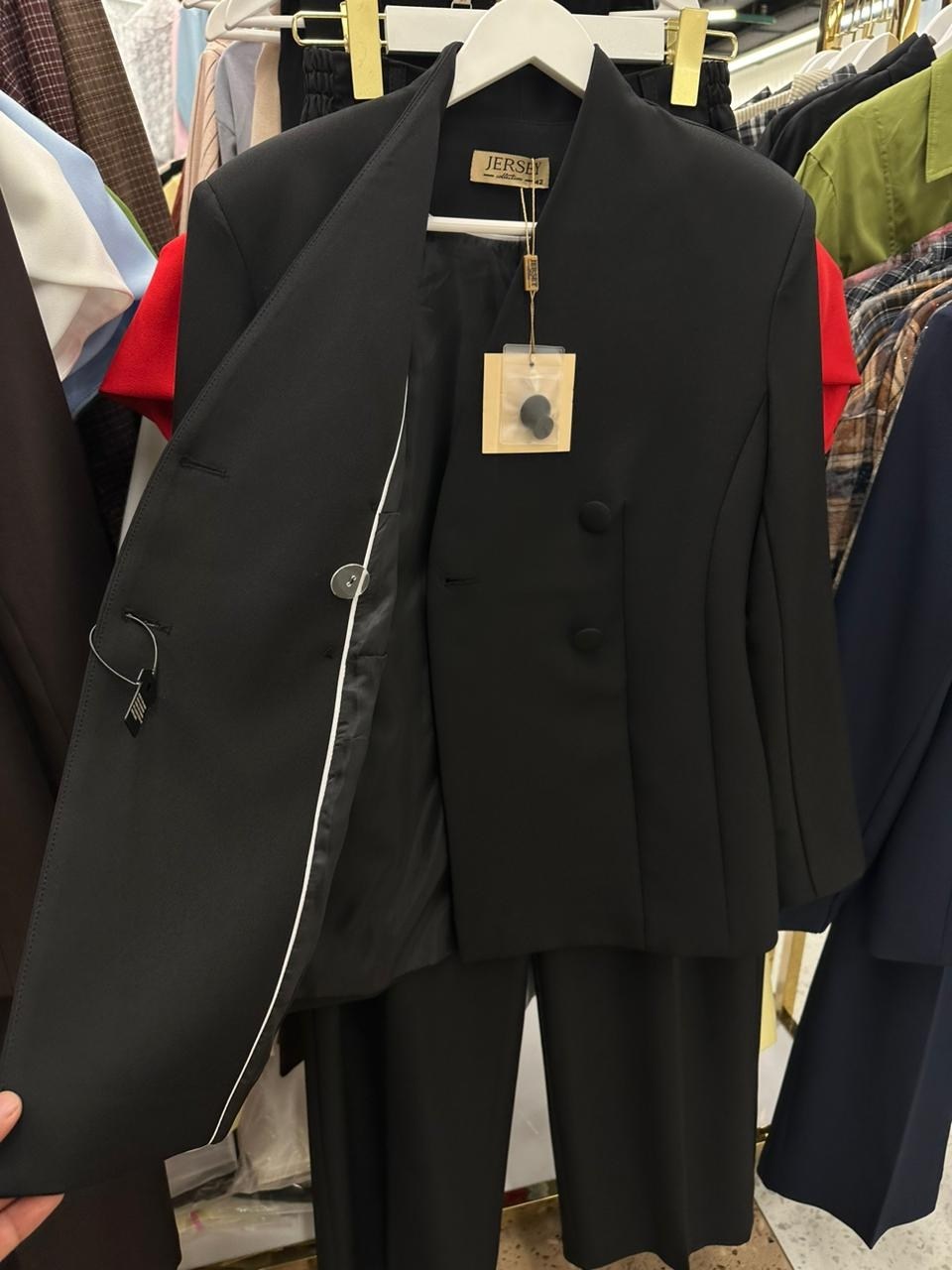 брючный костюм,белый брючный костюм,женский брючный костюм,стильные костюмы,классический костюм белый