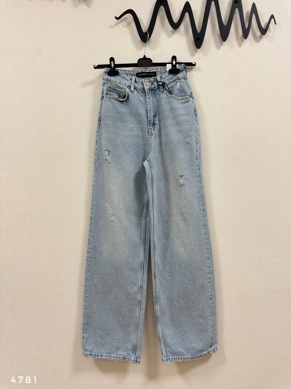 джинсы модные,голубые джинсы,стиль одежды,женские джинсы,джинсовая куртка