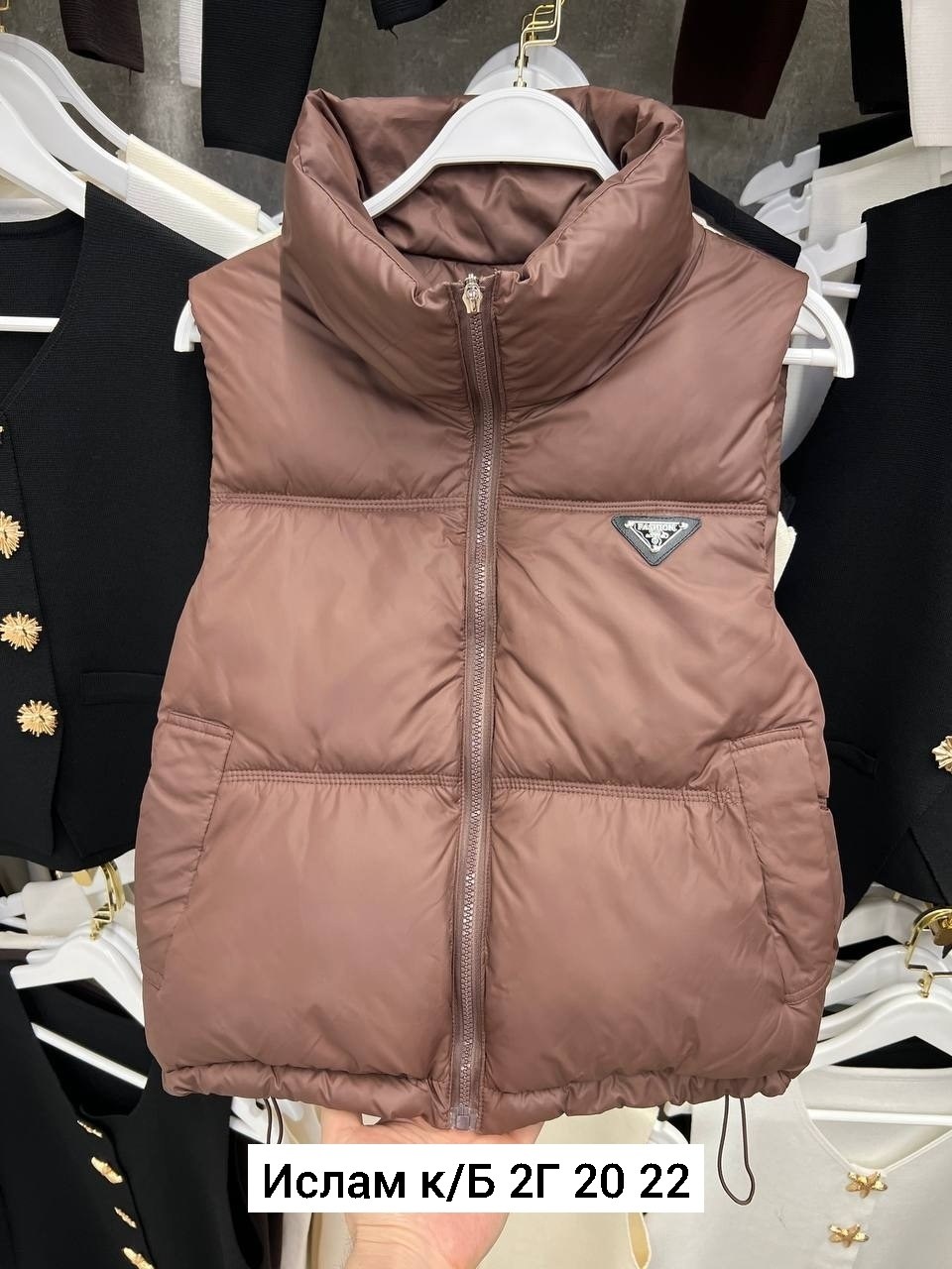 жилетка прада,жилетка prada,жилетка мужская prada,жилет мужской prada,женский короткий ветрозащитный жилет на утином пуху prada