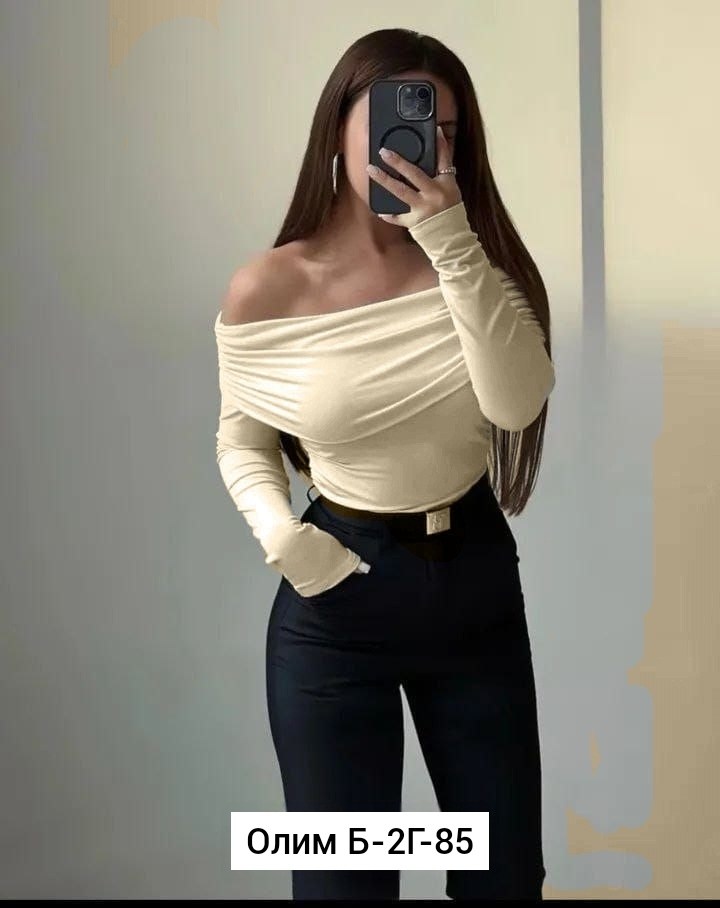 женская кофта,кофта белая женская,женская кофточка,лонгслив облегающий бежевый с драпировкой на одно плечо multilook 220361823,