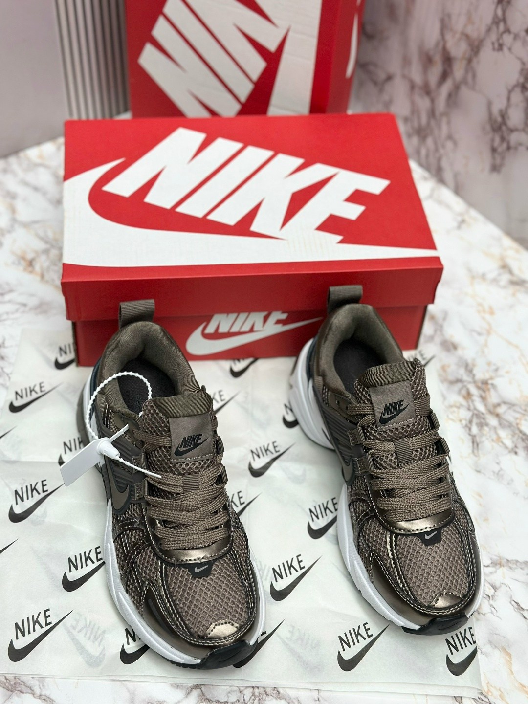 кроссовки nike v 2 k run,кроссовки nike,женские кроссовки nike,женские повседневные кроссовки nike v2k run коричневый,кроссовки