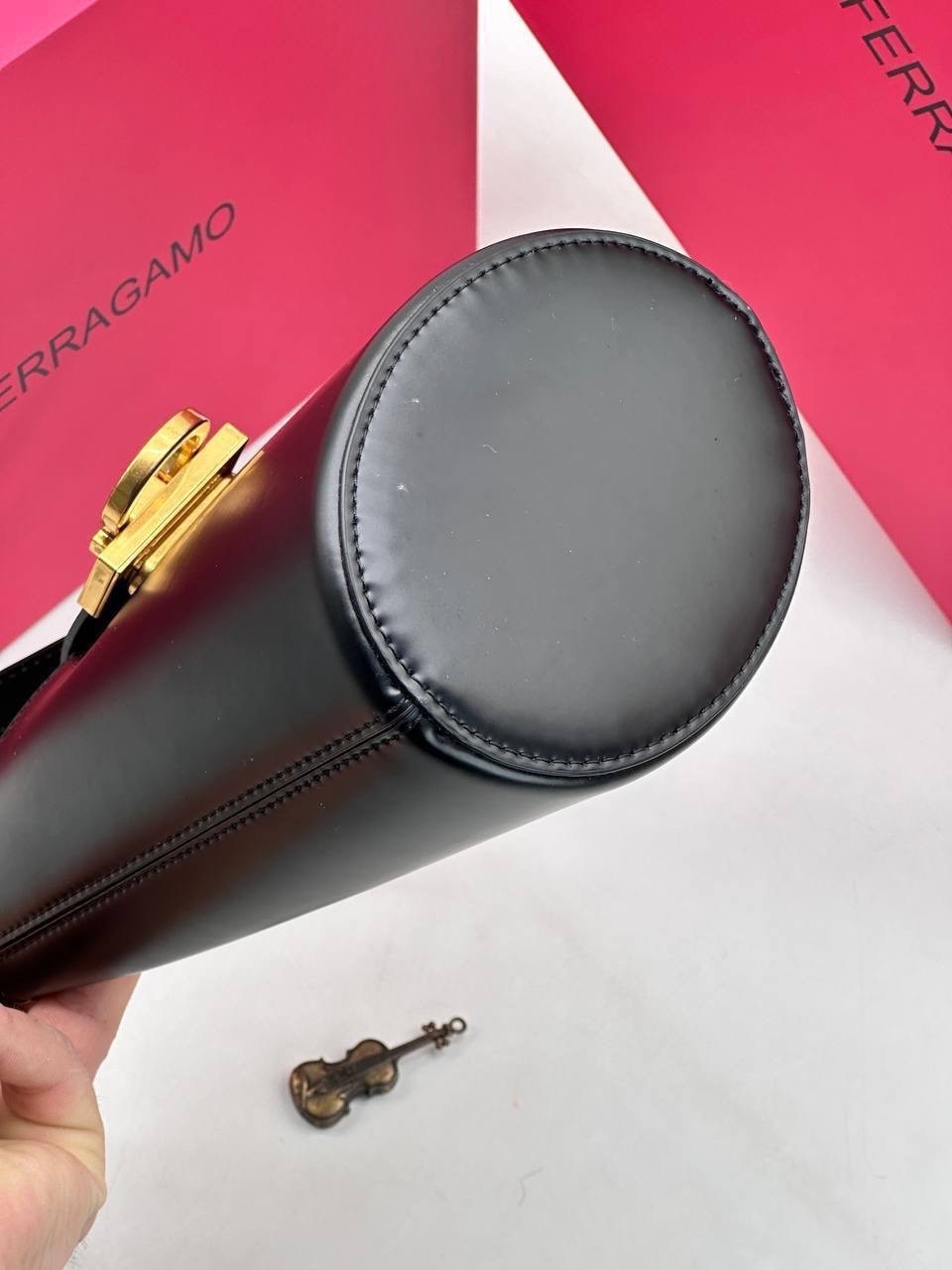 salvatore ferragamo сумка,сумка ferragamo,сумка ведро,сумка ferragamo женская цена,сумка сальваторе феррагамо черная