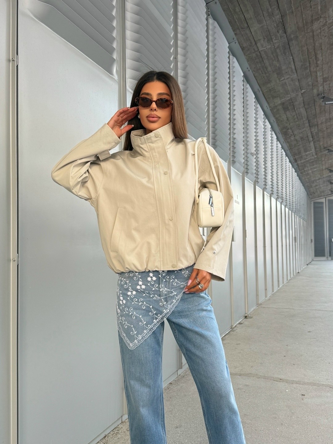 куртка стильная,легкая куртка,куртка бомбер,косуха куртка,белая куртка