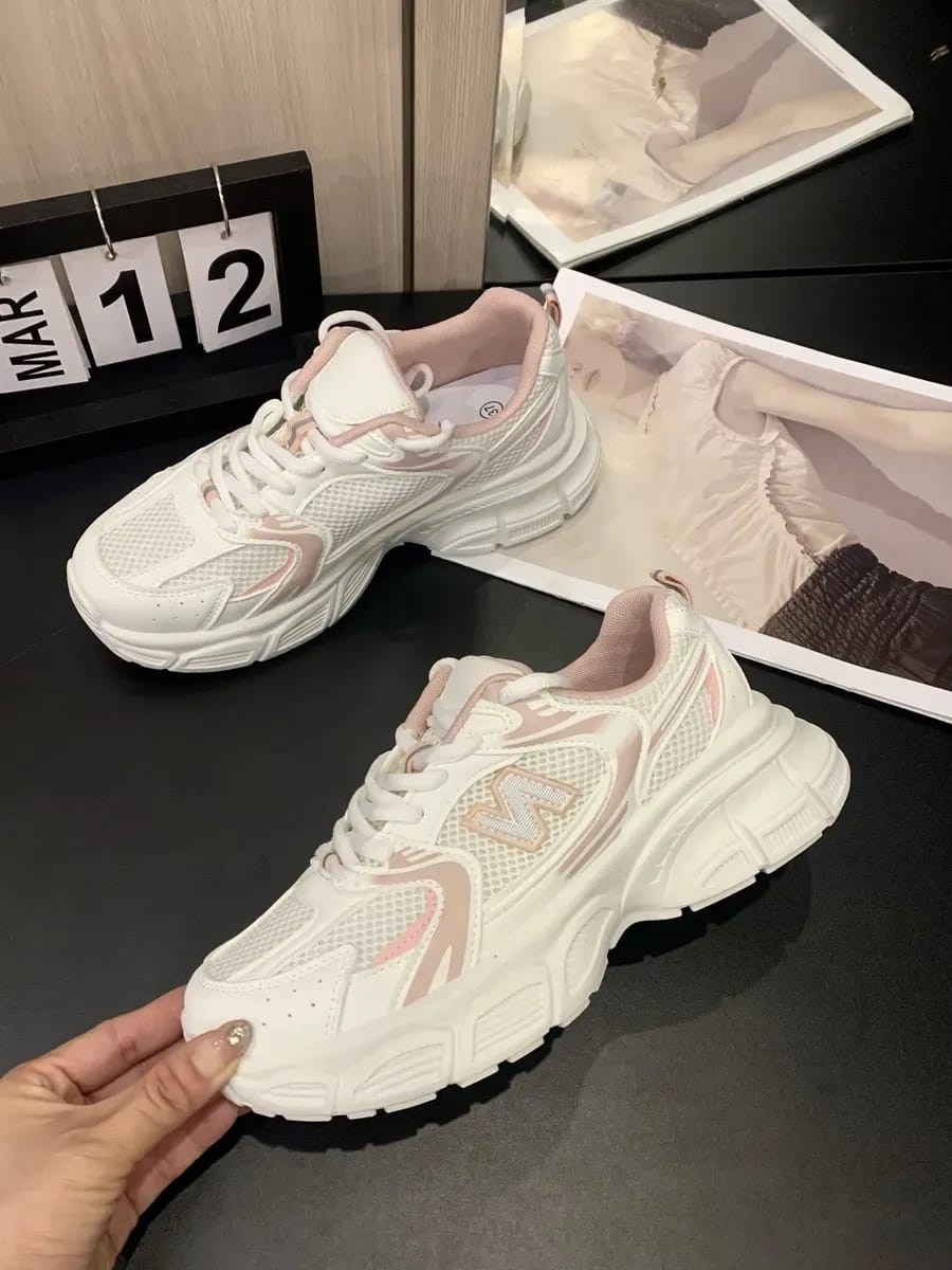 женские кроссовки,кроссовки модные,кроссовки для женщин,спортивная ,массивные кроссовки