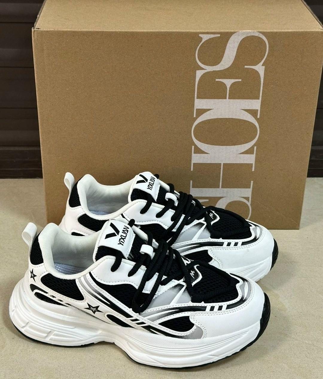 кроссовки женскиe,массивные кроссовки,черные кроссовки,,спортивная