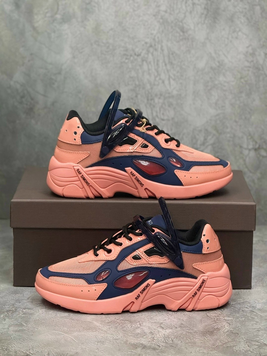 кроссовки raf simons cylon-21 розовый,кроссовки raf simons,кроссовки raf simons лососево-розовый,кроссовки raf simons cylon 21,кроссовки adidas raf simons x ozweego 'tactile rose' розовый