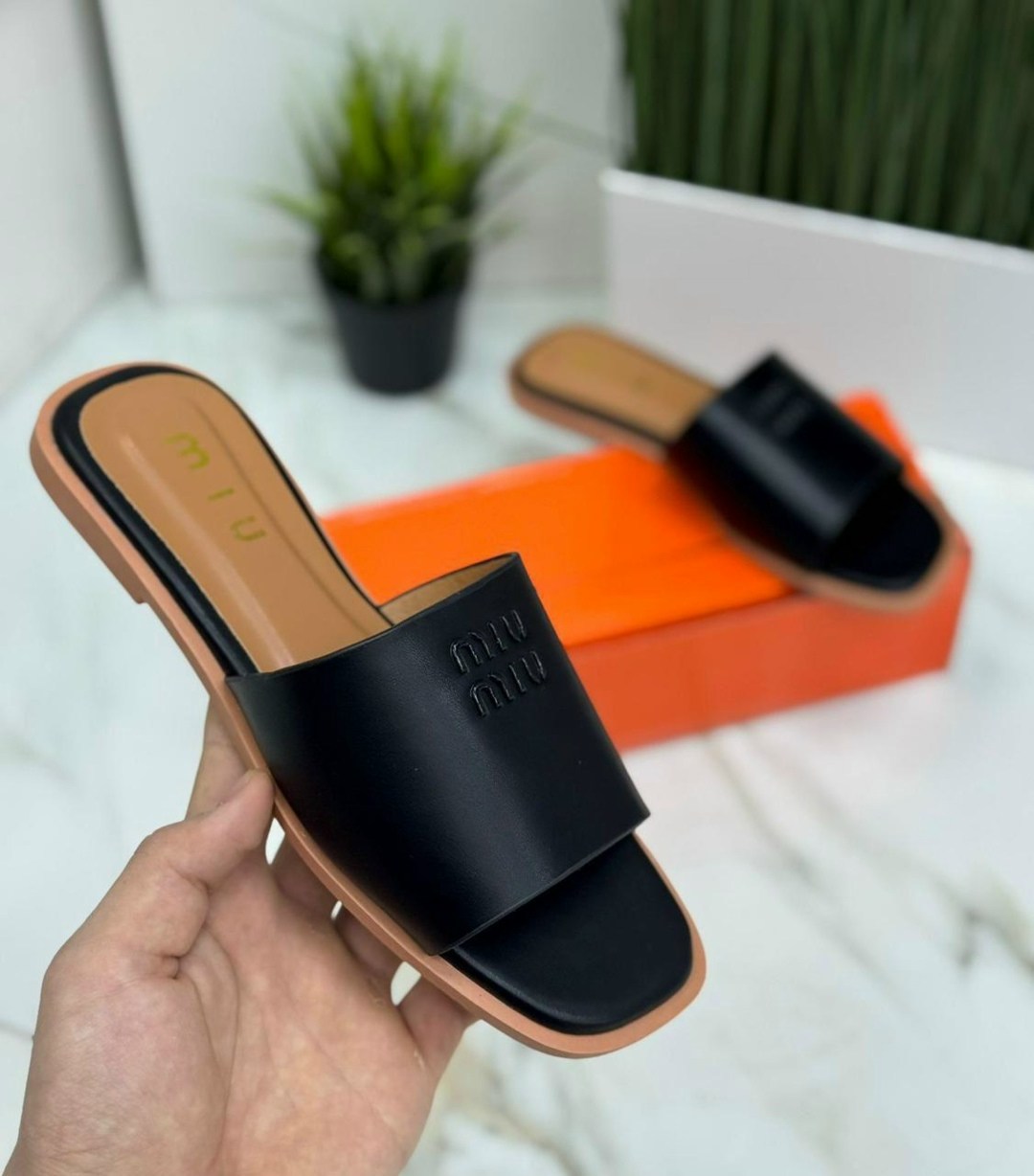 женские шлепанцы,фенди шлепанцы,шлепки фенди,шлепки женские,шлепки кожаные