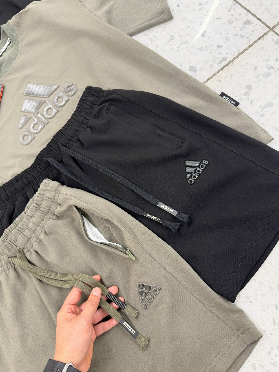 мужской спортивный костюм adidas,спортивный костюм adidas,комплект футболок adidas,костюм спортивный мужской,adidas костюм