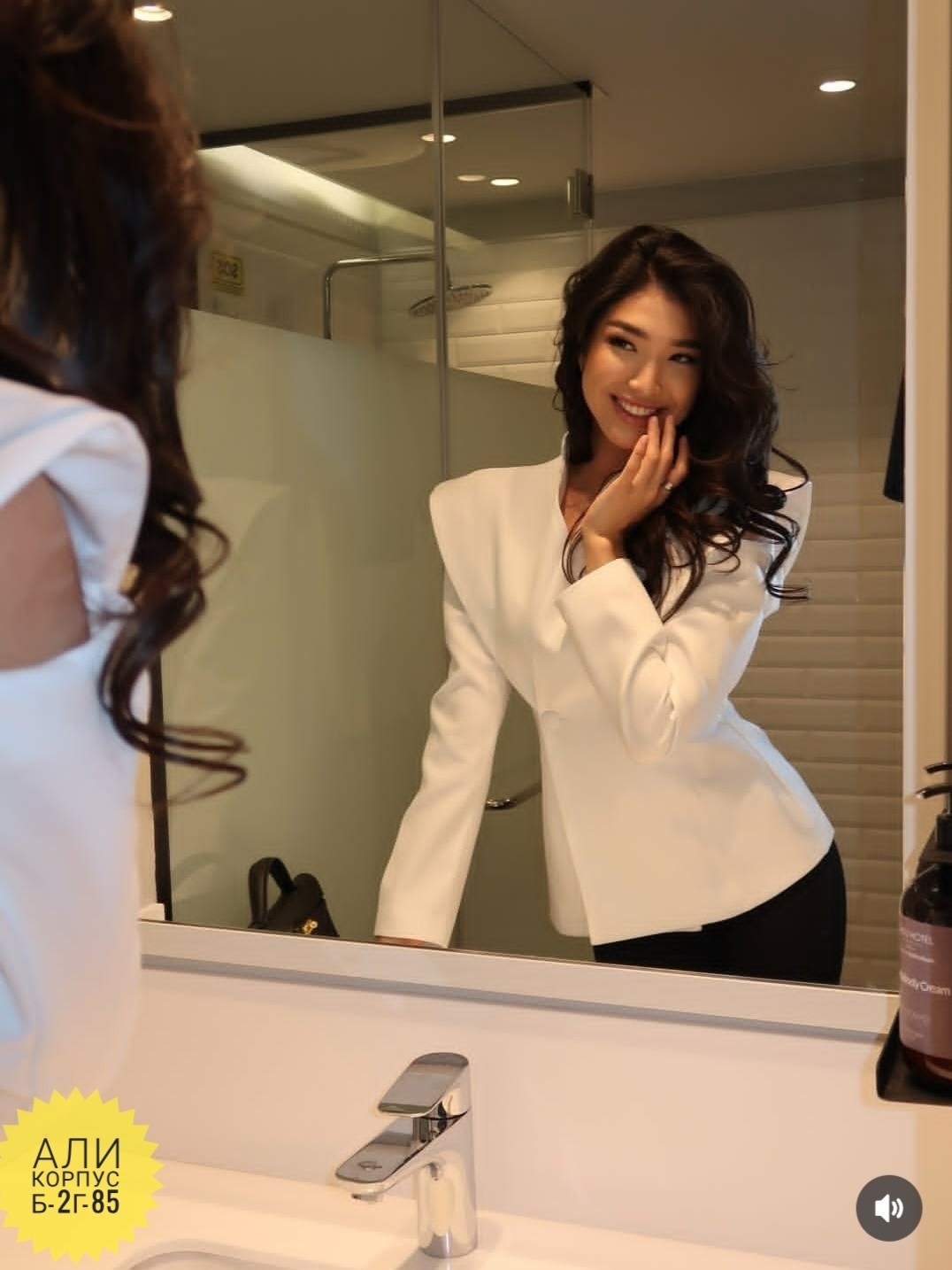 жакет,пиджак,пиджак приталенный,пиджак с открытыми плечами,женский пиджак