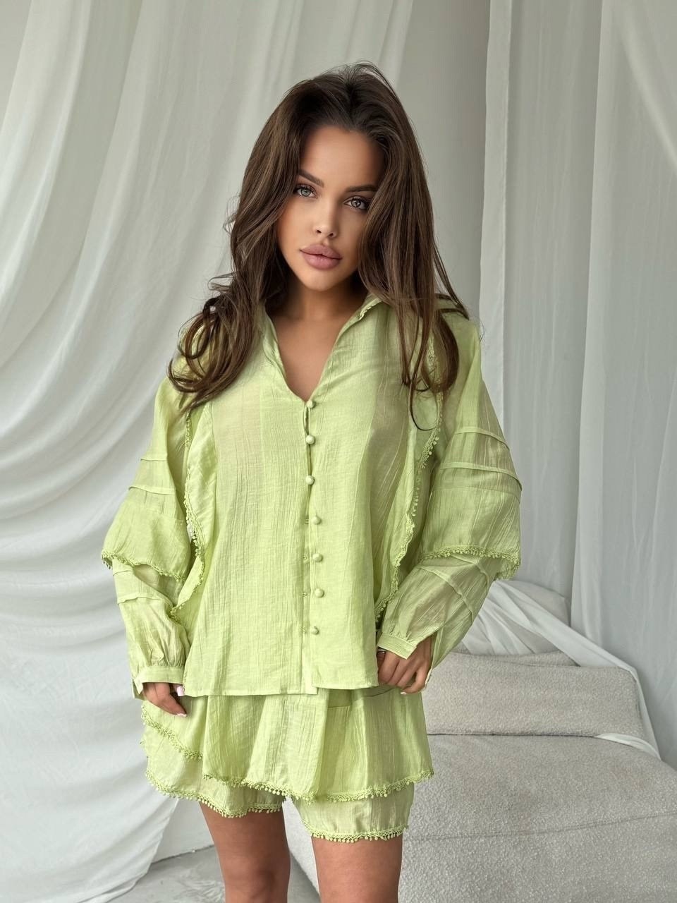 летние костюмы,костюм женский,костюм фиолетовый,блузка с оборками,костюм жен