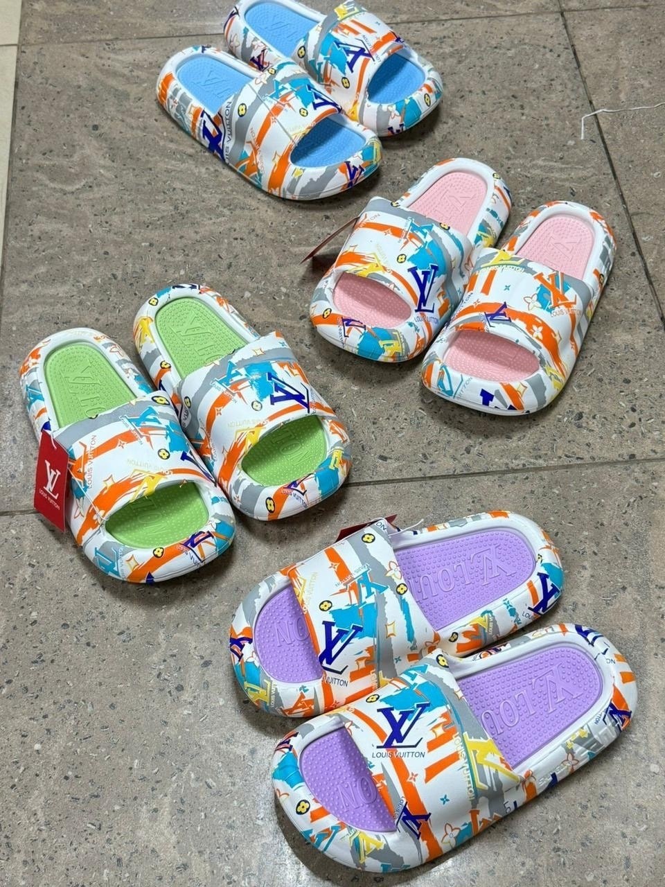 шлепанцы женские луи виттон,луи виттон шлепки женские,шлепанцы женские,модные тапочки,пляжная