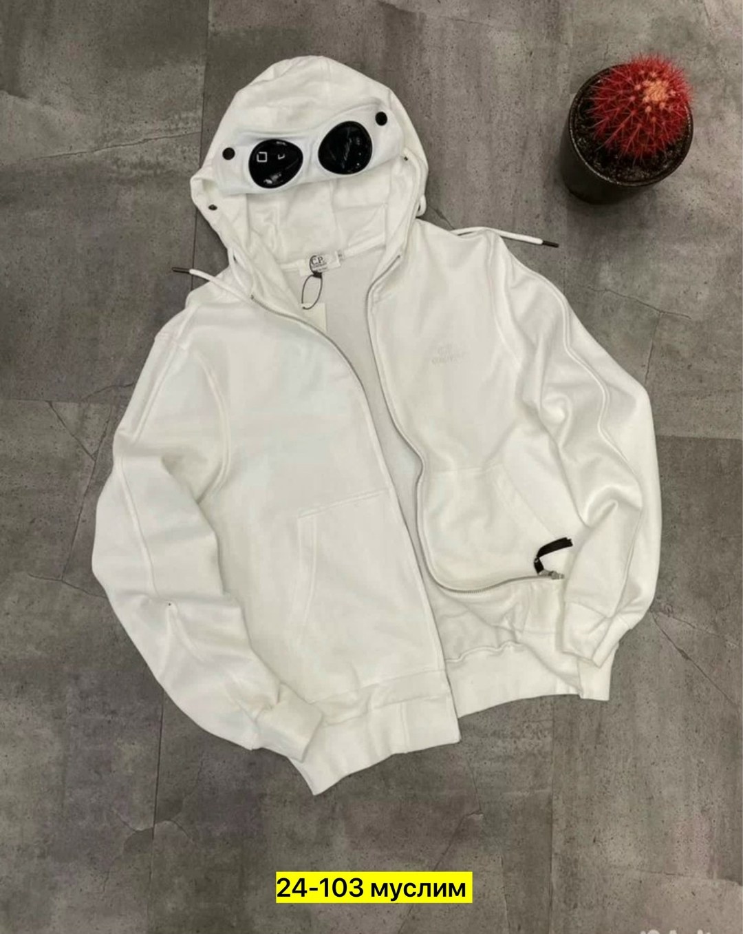 толстовка с фирменными линзами на капюшоне c.p. company,худи с линзами c.p. company,c.p. company мужская толстовка с фирменными линзами на капюшоне черныйцвет,сипи компани кофта с линзами