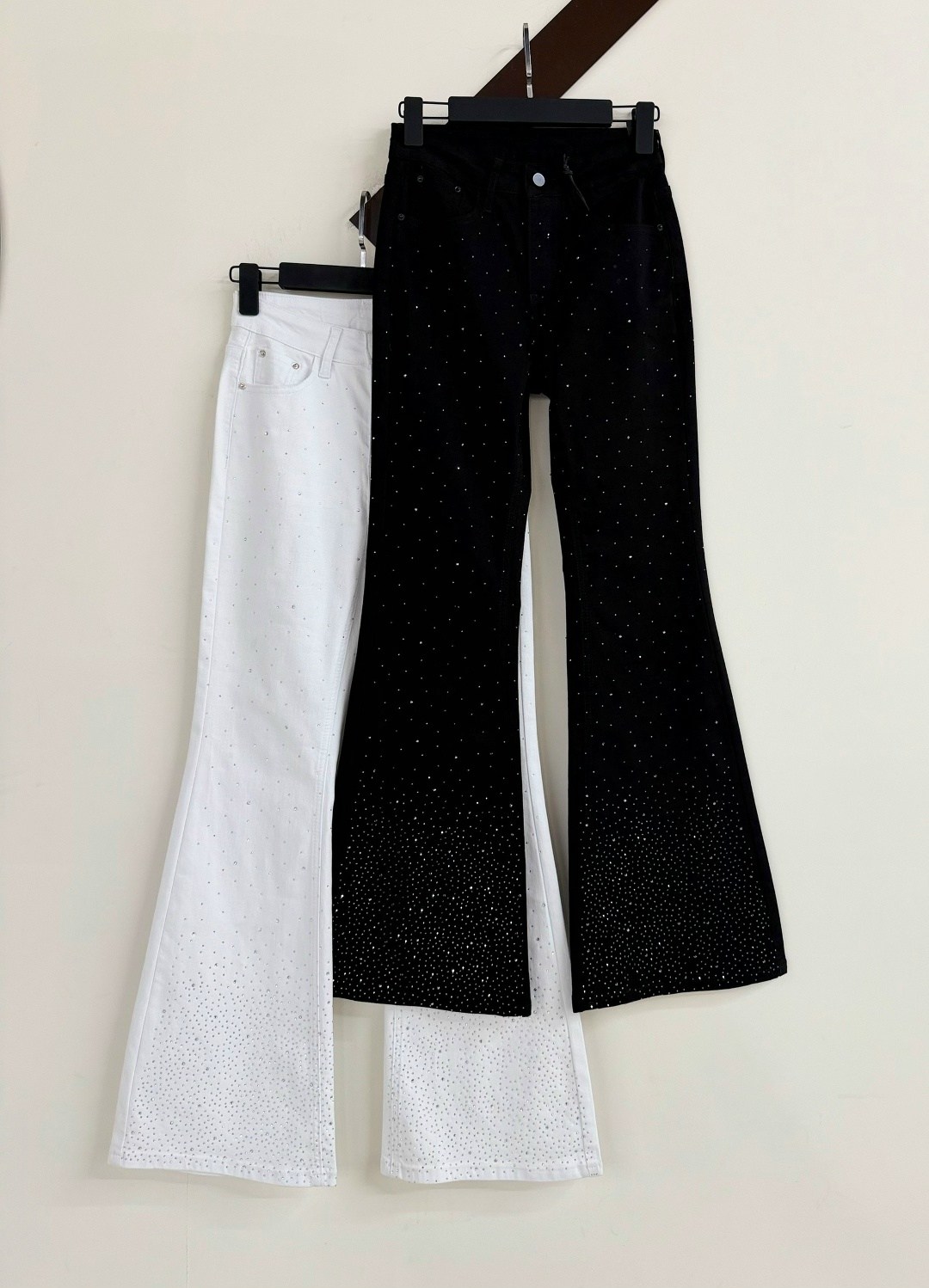 джинсы для девочек клеш,джинсы клеш женские,джинсы в стразах,женские джинсы со стразами,джинсы клеш