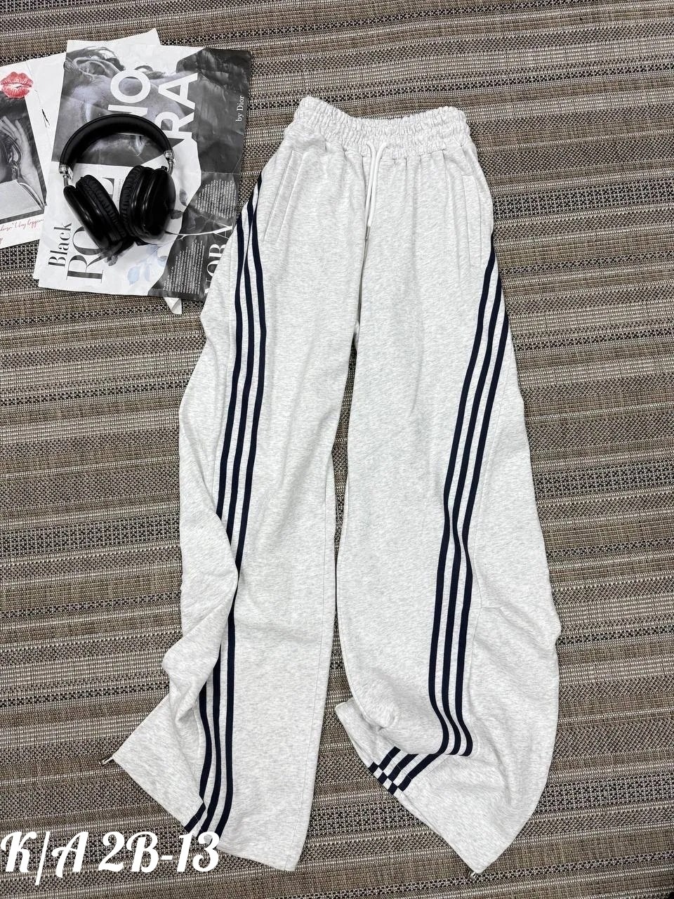 широкие штаны,спортивные штаны,спортивный стиль в одежде,женские спортивные штаны,женский спортивный костюм