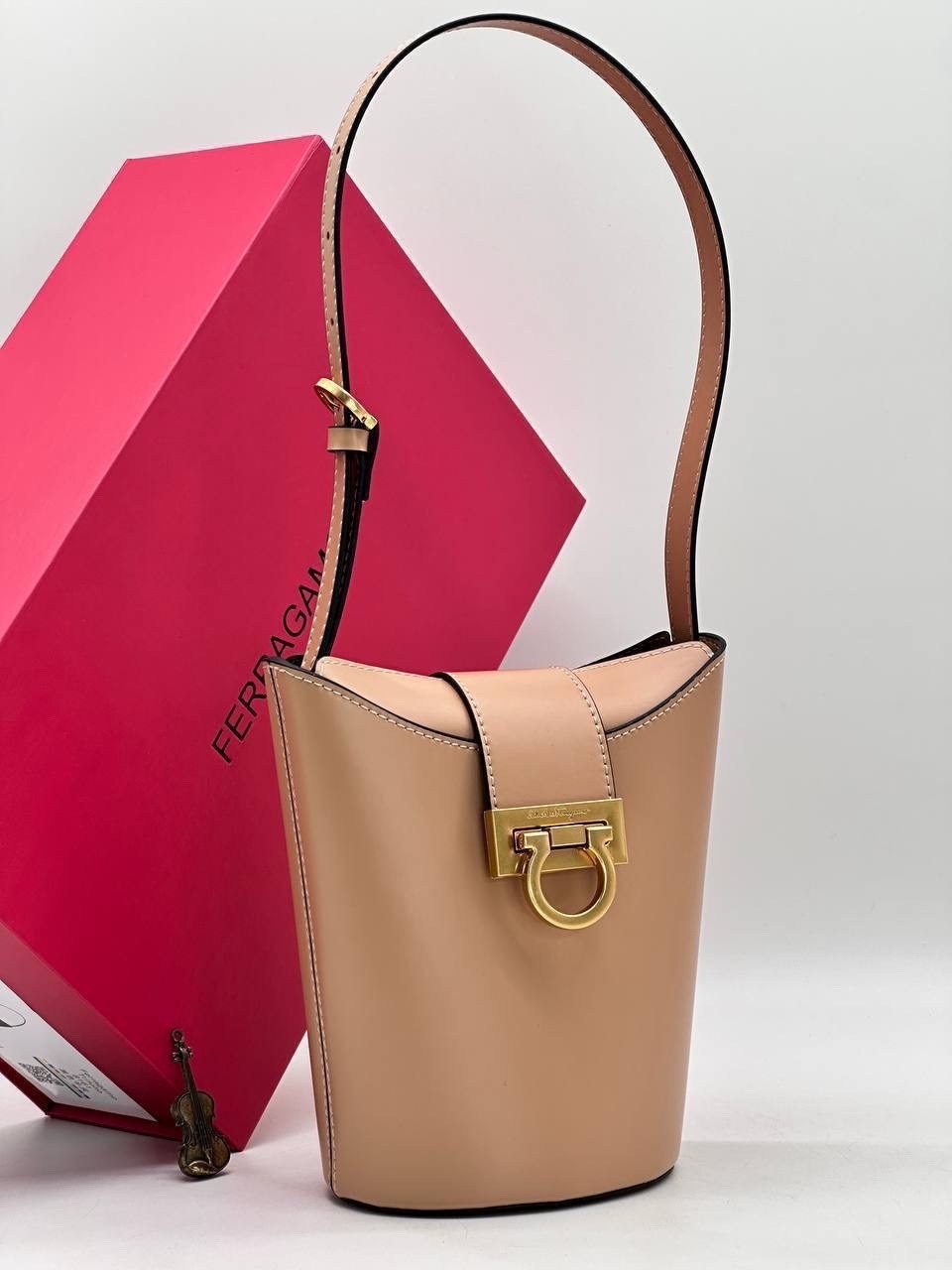 сумка salvatore ferragamo,сумка ferragamo,сумки,сумка,женская сумка