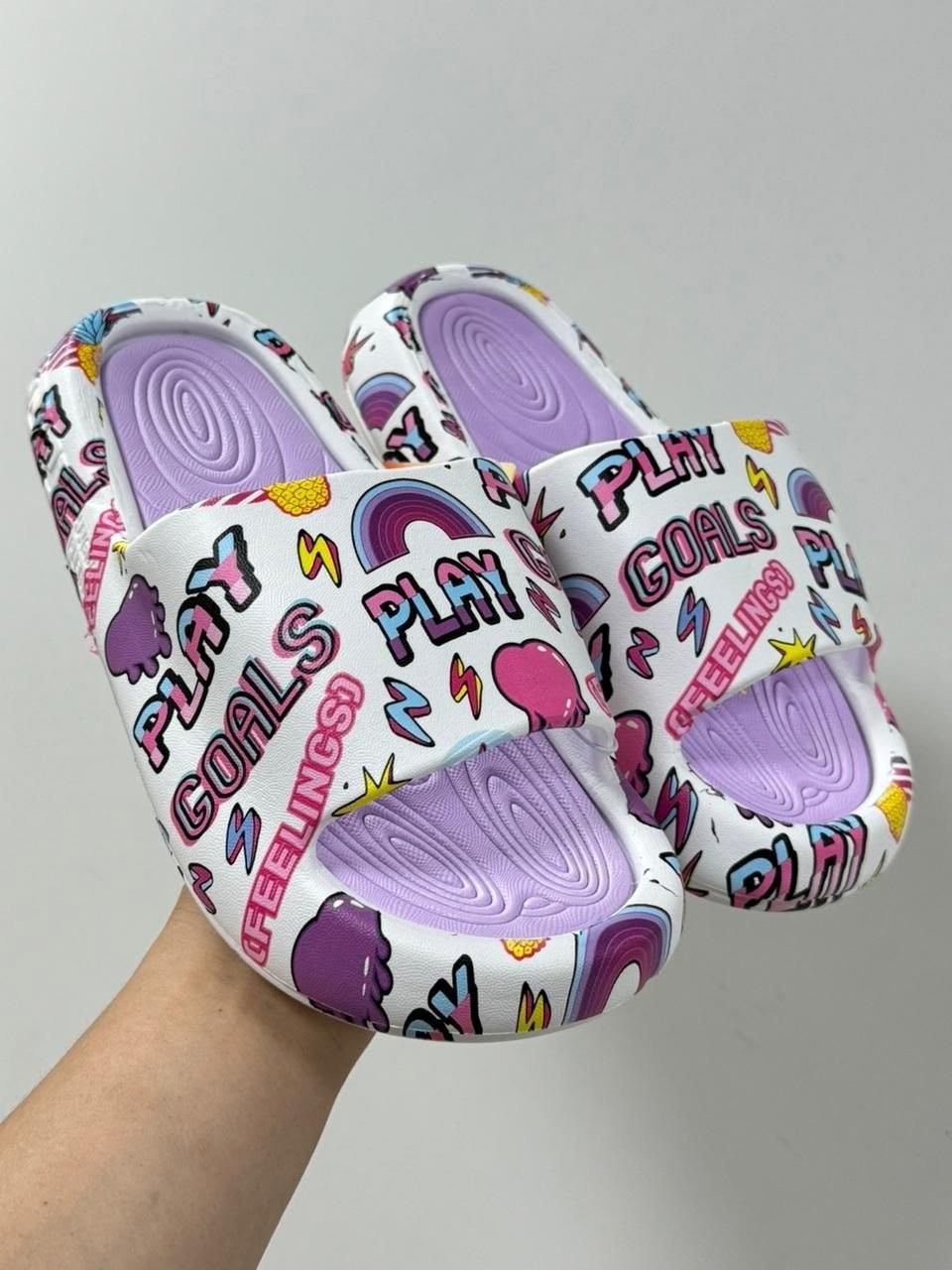 ,женские шлепанцы,модные шлепанцы,тапочки модные,летние тапочки