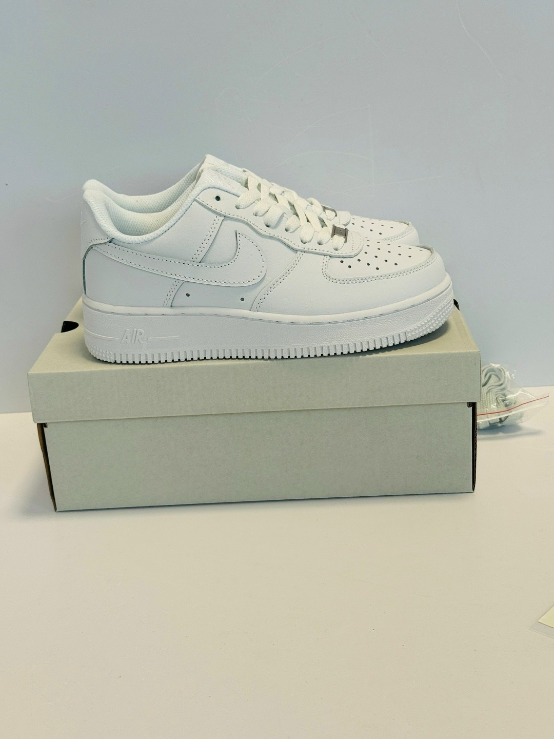 nike air force 1 low white,кеды мужские nike air force 1 nfs1 белый 40 ru,nike air force 1,nike air force 1 white,nike air force 1 low белые